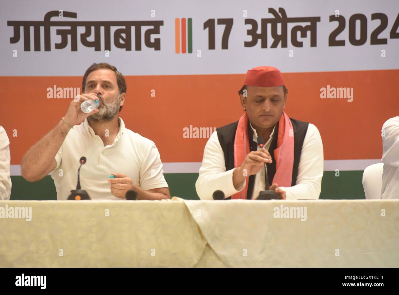 Gaziabad, Uttar Pradesh, India. 17th Apr, 2024. Samajwadi Party leader Akhilesh Yadav adjusts his microphone as Congress leader Rahul Gandhi sips water from a bottle when the two INDIA coalition partners came together for a joint press conference at Gaziababad in Uttar Pradesh. (Credit Image: © Sondeep Shankar/Pacific Press via ZUMA Press Wire) EDITORIAL USAGE ONLY! Not for Commercial USAGE! Stock Photo