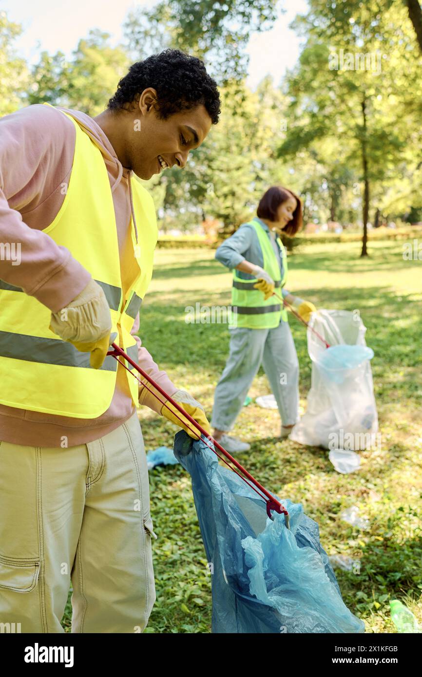 Littering in park hi-res stock photography and images - Alamy