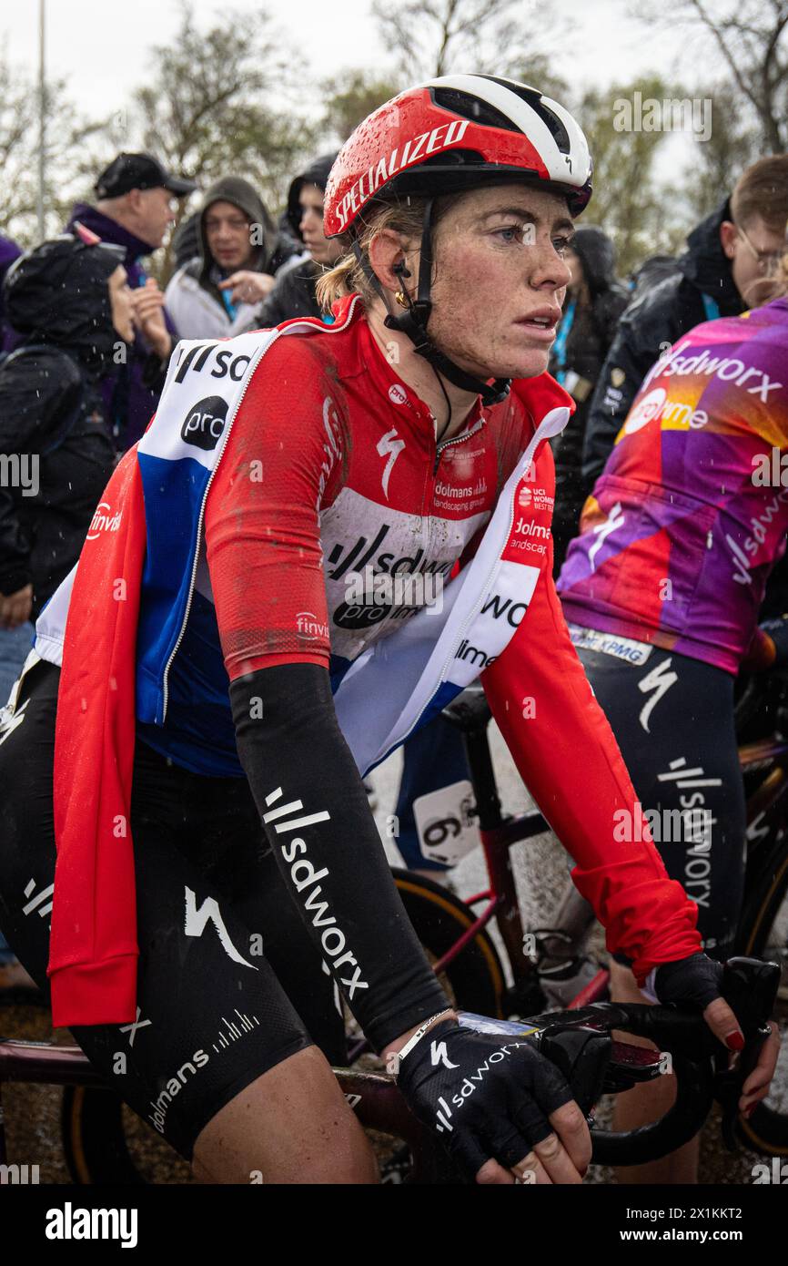 De Ronde van Vlaanderen WE(Tour of Flanders), Belgium.  Team SD Worx Dutch National Champion Demi Vollering Antwerp to Oudenaarde covering 163km on 31 Stock Photo