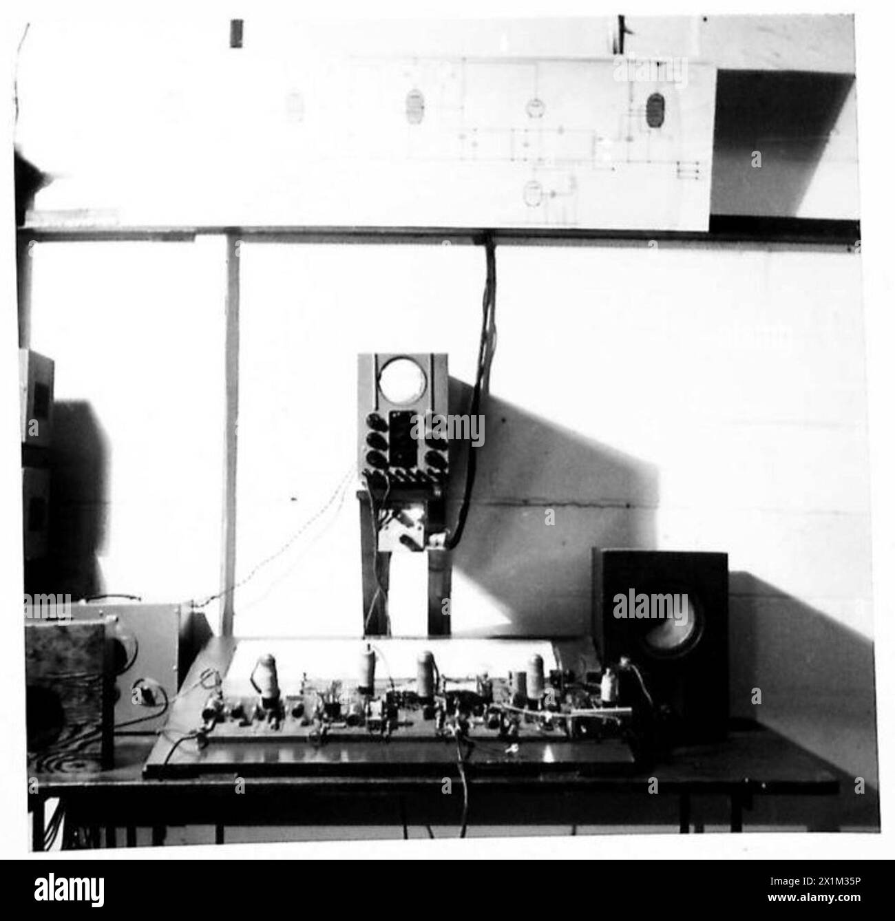 O.C.T.U.SIGNALS CENTRE AT CATTERICK - Cathode ray tube - diagram, etc ...