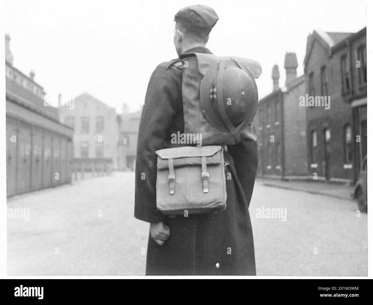 Back view british army soldier Black and White Stock Photos & Images ...
