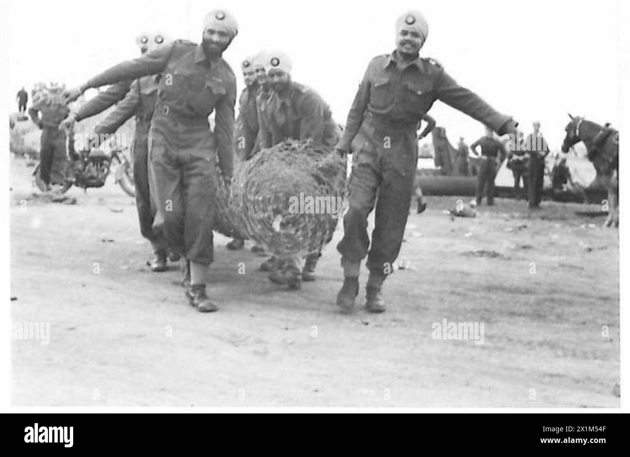 American Soldiers Unloading Supplies From A Ship In Porto Rico During World War I 2rc5emt