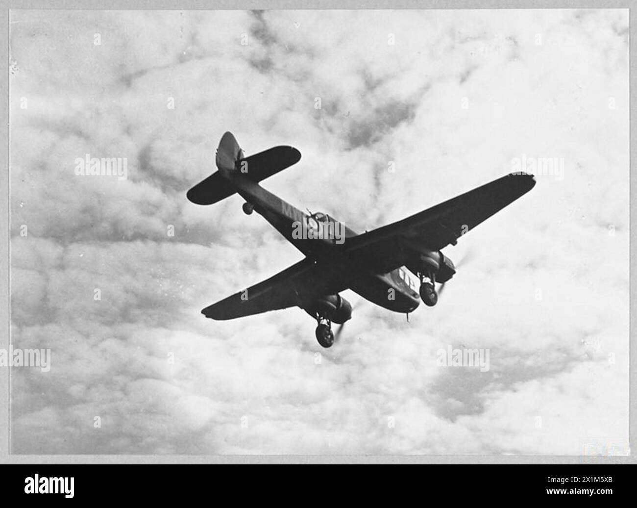BEAUFORT SQUADRON - [1595] With undercarriages and wing flaps down Beauforts come in to land, Royal Air Force Stock Photo