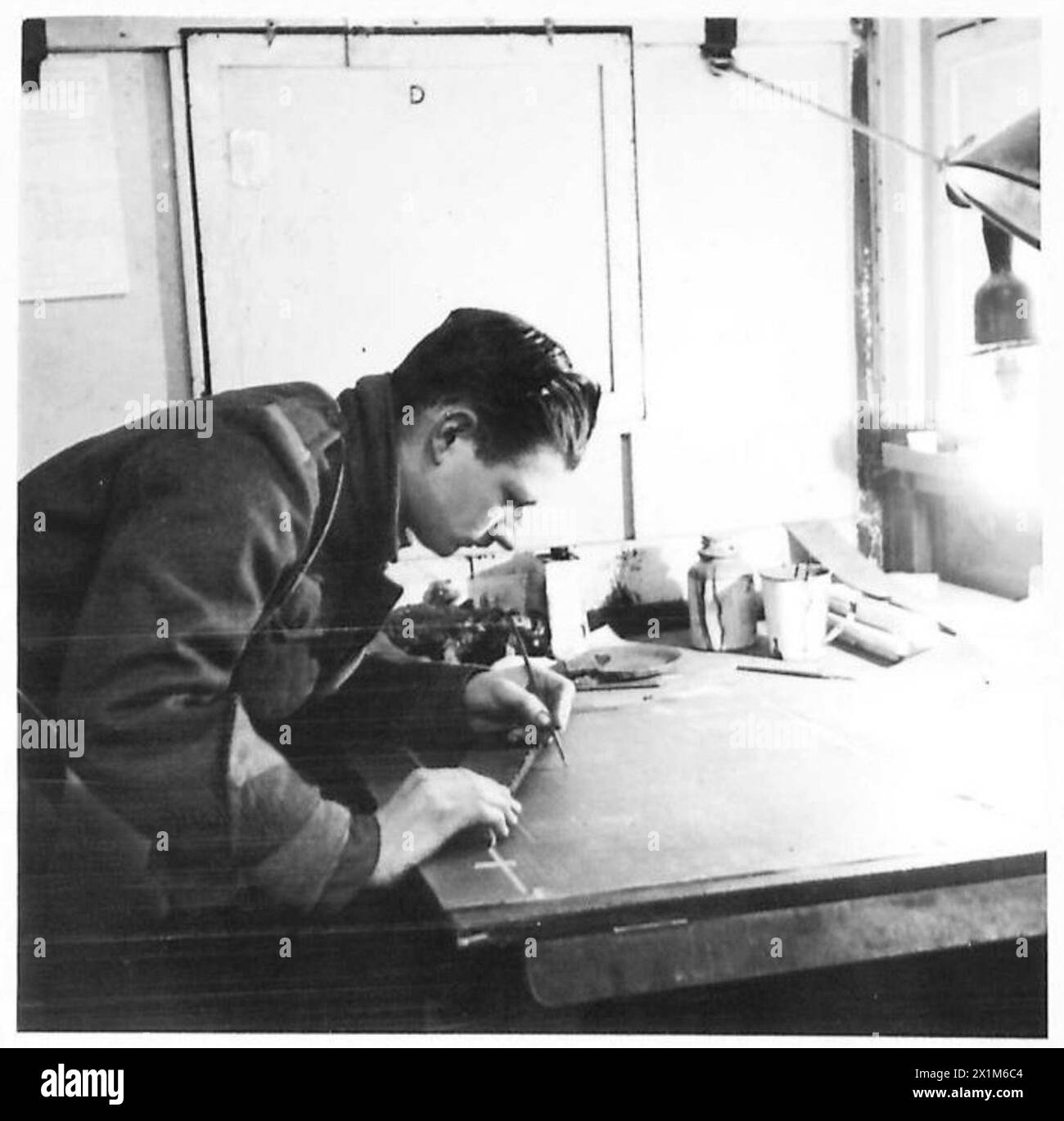 ITALY : PRODUCTION OF A DEFENCE OVERPRINT - L/Cpl. Chapman puts the finishing touches to the plate after developing, British Army Stock Photo