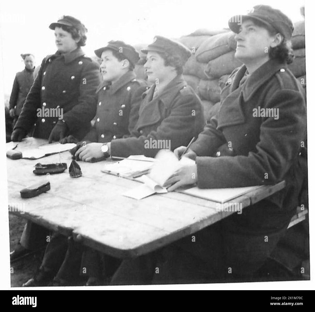 Auxiliary territorial service anti aircraft gun hi-res stock ...