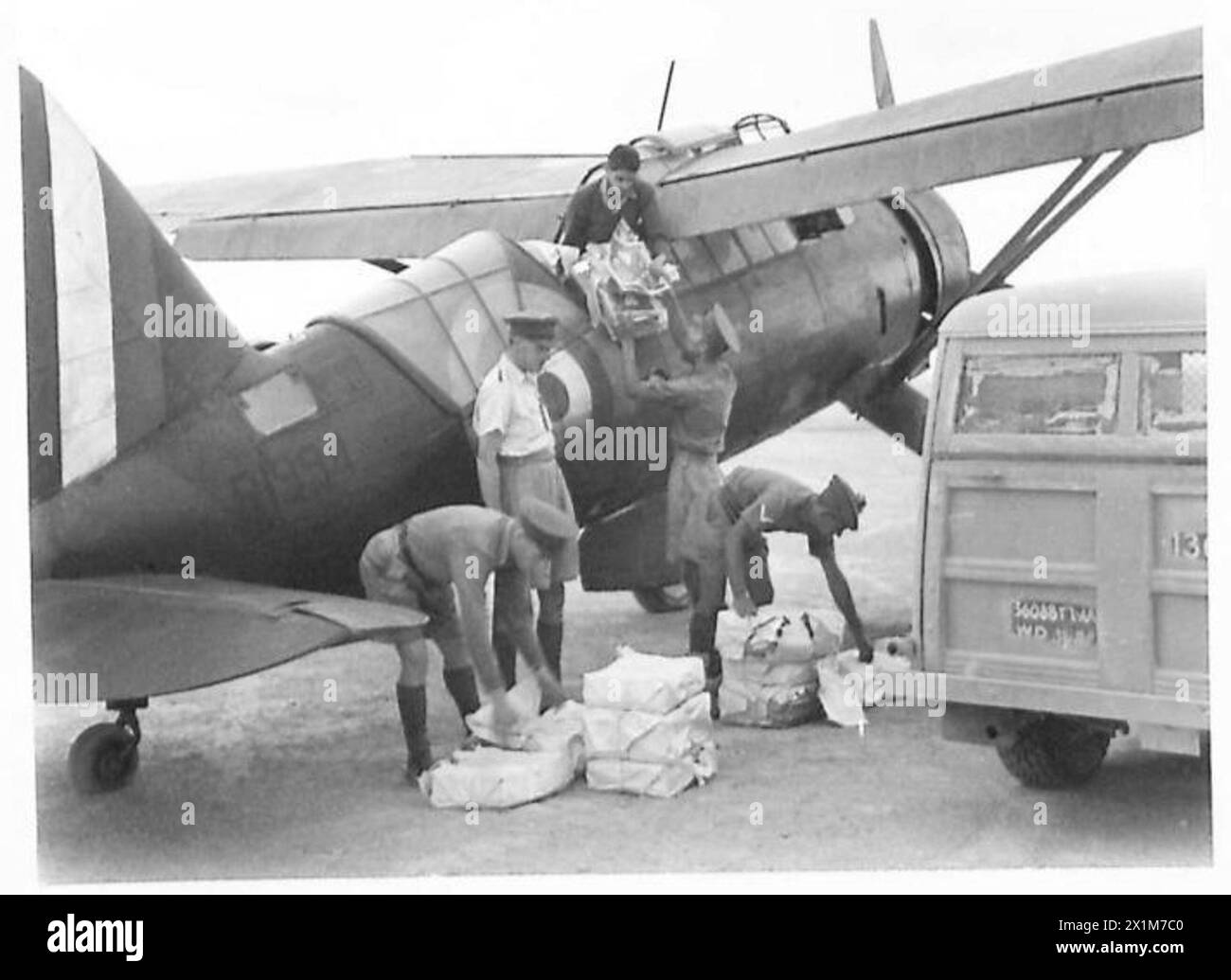 DESERT NEWSPAPER SERVICE FOR THE TROOPS - The bundles of newspapers and periodicals being unloaded ready for livery. Lysander Mk.l 890 h.p. Bristol Mercury engine, British Army Stock Photo