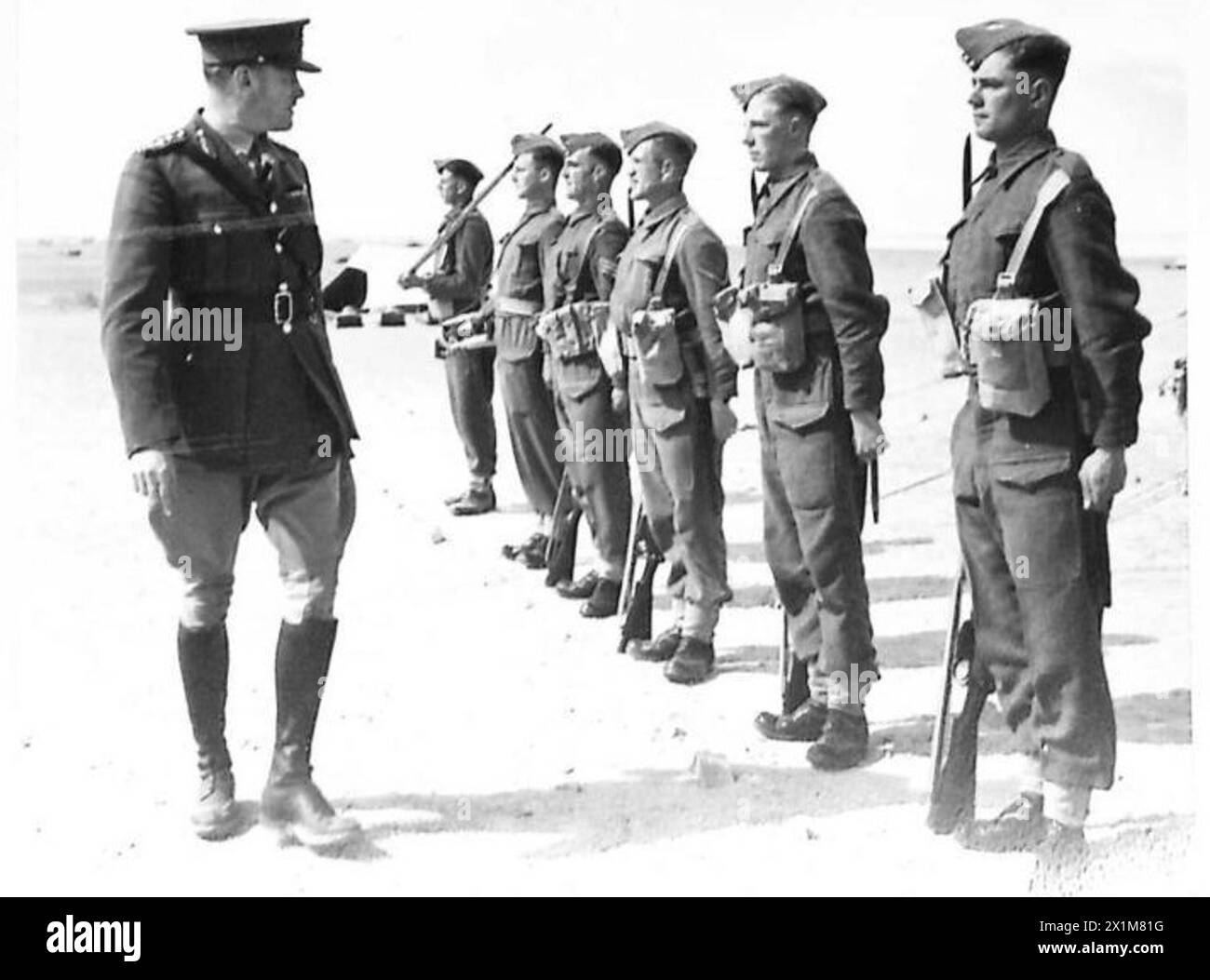 C-IN-C's TOUR OF 10TH ARMY - C-in-C inspects men at 10th Div. H.Q, British Army Stock Photo