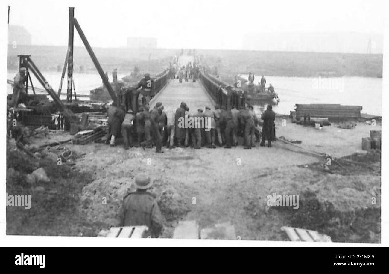 SECOND BATTLE OF ARNHEM - By 9.30 in the morning the class 40 bridge built by the 12 Canadian Field Company was almost ready, British Army, 21st Army Group Stock Photo
