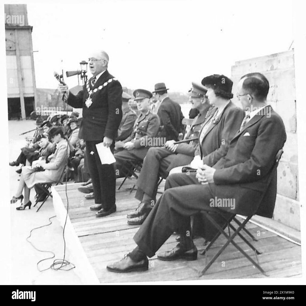 'SALUTE THE SOLDIER' WEEK AT ERITH - The Mayor of Erith - Councillor G.R.N.Farquhar addressing the assembly at the opening of Erith�s 'Salute the Soldier' week, British Army Stock Photo