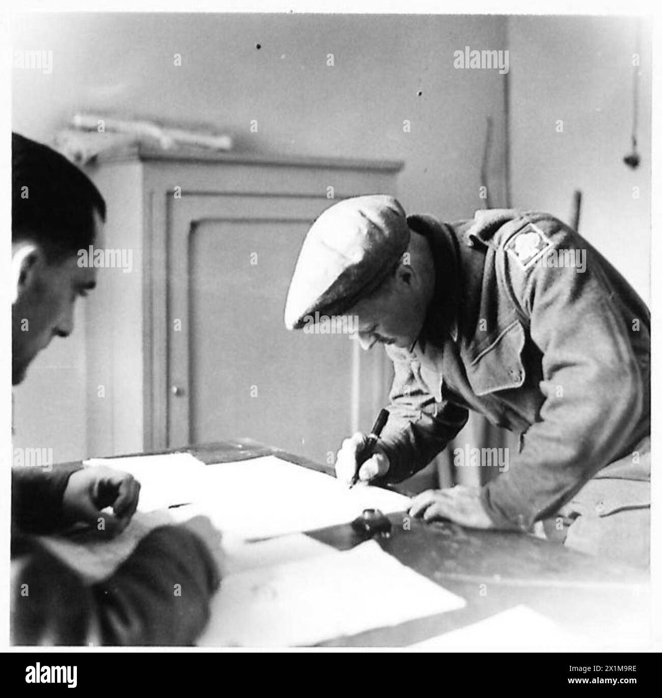 EIGHTH ARMY : HOME LEAVE FOR AN INFANTRYMAN - Pte. Richardson signs the ...