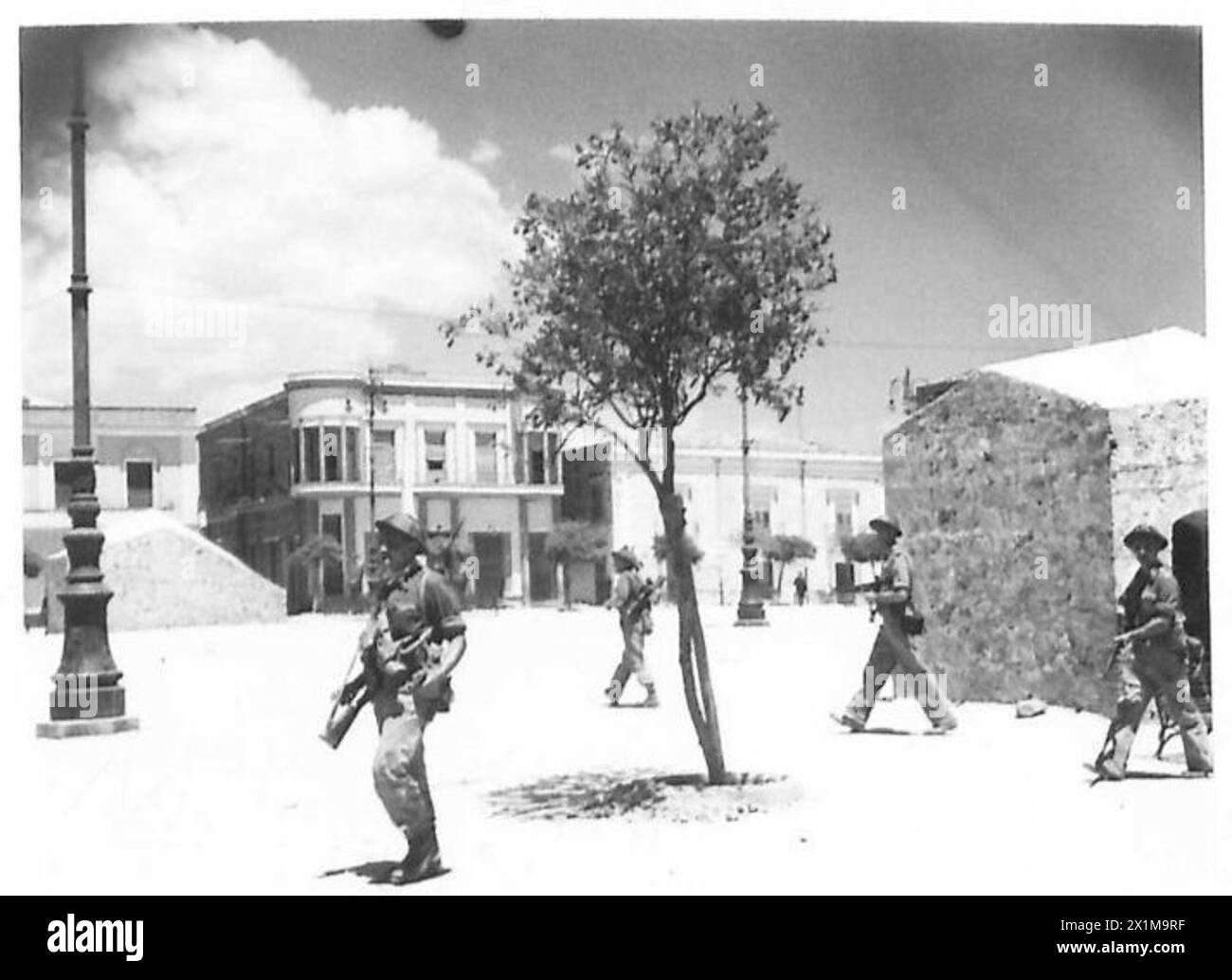 BRITISH TROOPS CAPTURE PACHINO British patrols 'mopping up' in