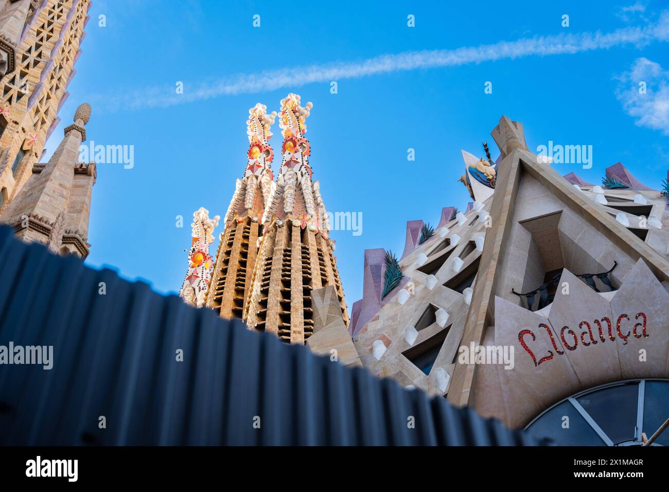 Passionsfassade der im Bau befindlichen Basalika Sagrada Familia, römisch-katholische Basilika von Antoni Gaudi in Barcelona, Spanien Barcelona Katalo Stock Photo