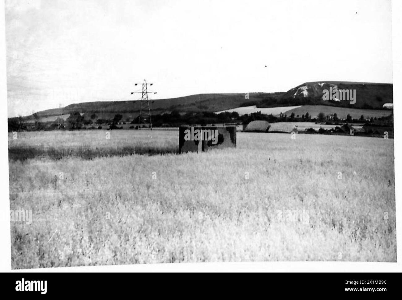 DEFENCES IN SHORNCLIFFE AREA - Disputed pillbox in cornfield. Near St. Martin's Plain on Folkestone-Ashford Road, British Army Stock Photo