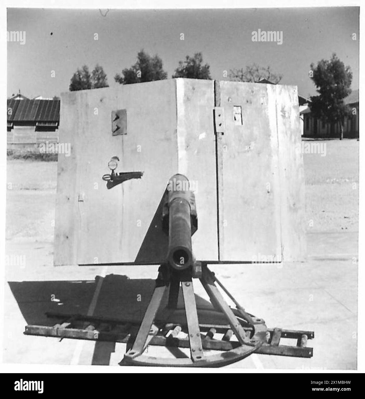 MOCK UP SHIELD ON FRENCH 75MM GUN - Front, side and rear views of the shield, British Army Stock Photo