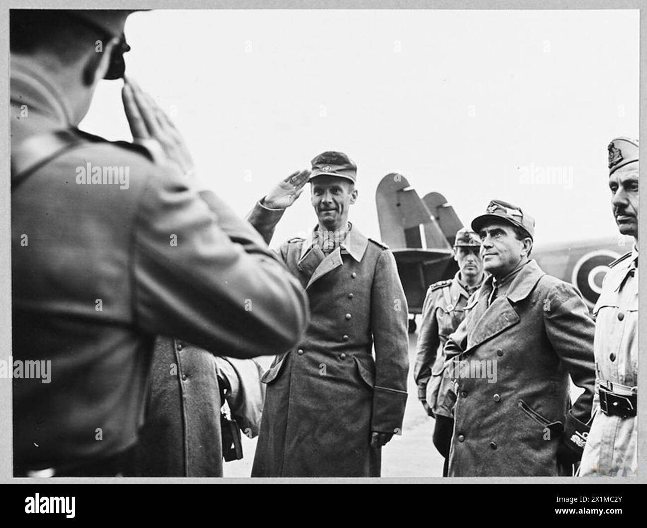AXIS GENERALS ARRIVE IN SOUTH OF ENGLAND AS PRISONERS OF WAR. - 9958. Picture (issued 1943) shows - Colonel von Hulsen salutes when asked his name; Captain Colombo [in background] Brigadier General Mancinellis [foreground] and Brigadier General Boschi [extreme right] look on, Royal Air Force Stock Photo
