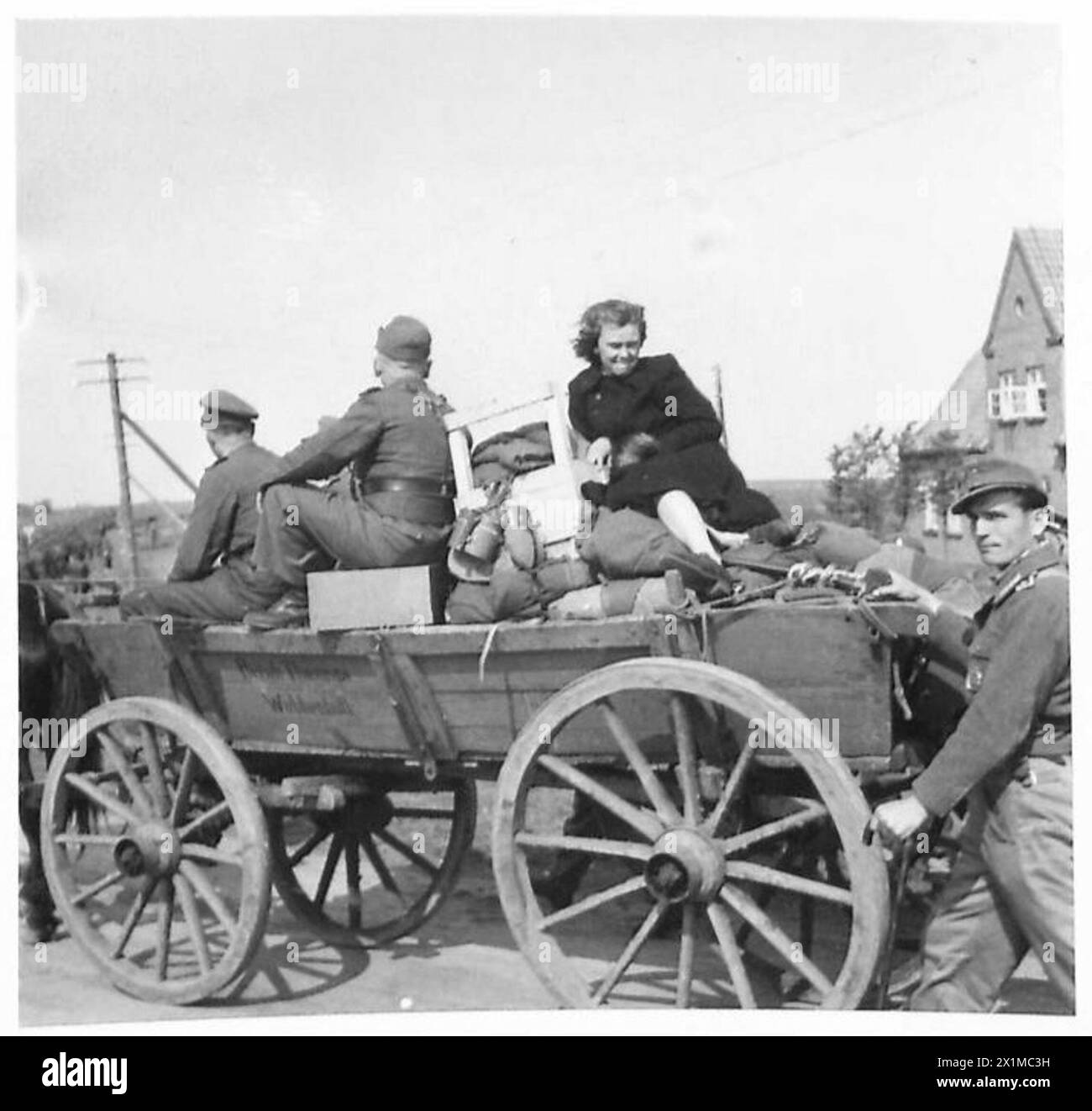 The retreating Panzer forces arrive with accompanying women ...