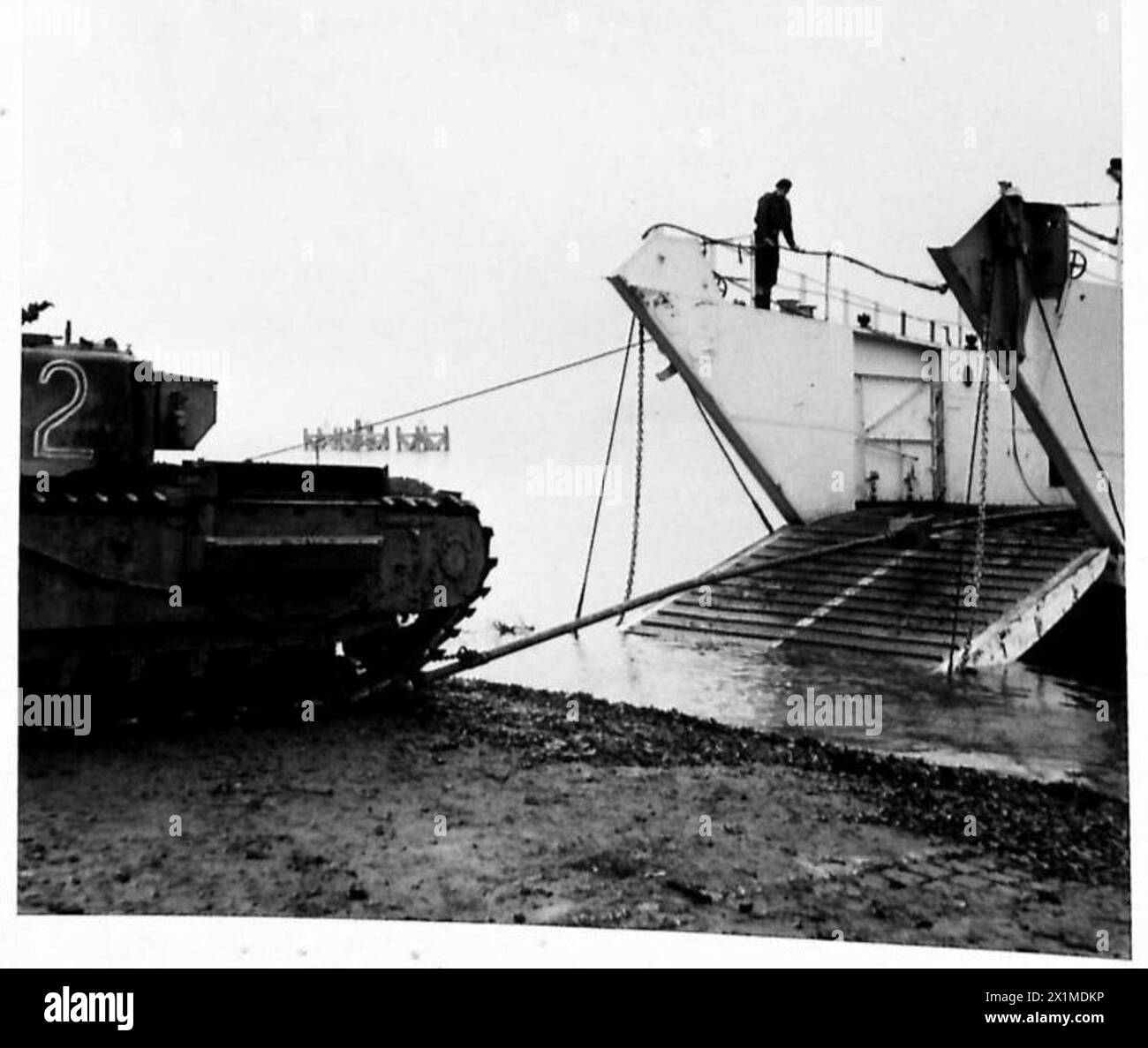 SPECIAL DEVICE FOR ENABLING TANKS TO CLIMB EXCEPTIONALLY STEEP INCLINES