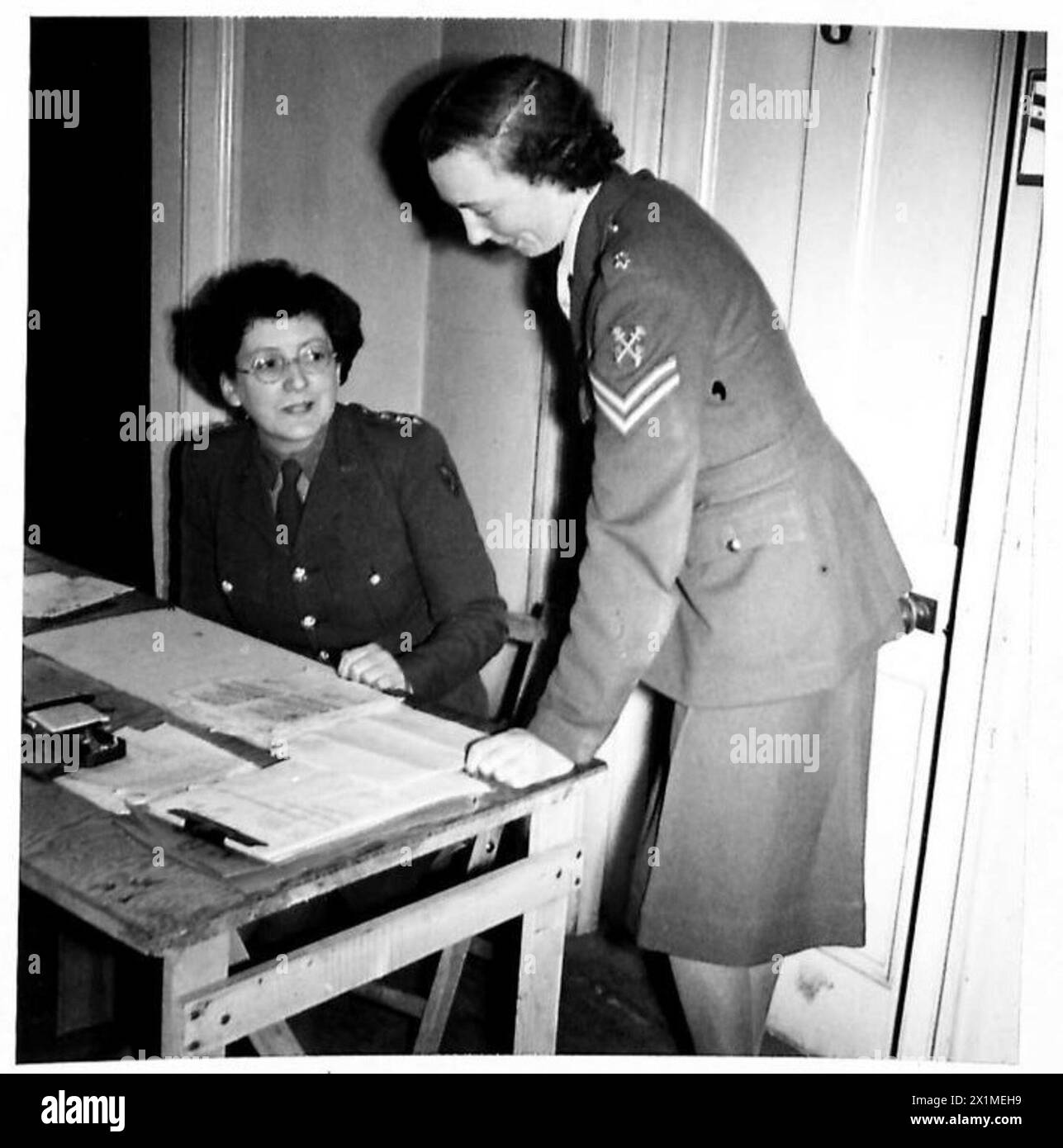 Instruction second world war Cut Out Stock Images & Pictures - Alamy