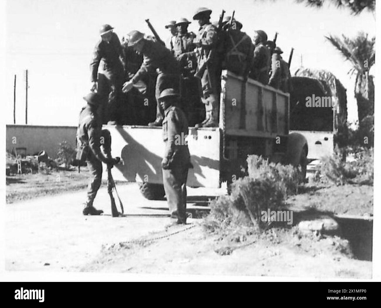 FIFTH ARMY : ANZIO BRIDGEHEAD.SOUTH AFRICAN COLOURED TROOPS AT ANZIO - Swazi Smoke men climb onto transport for the docks, British Army Stock Photo
