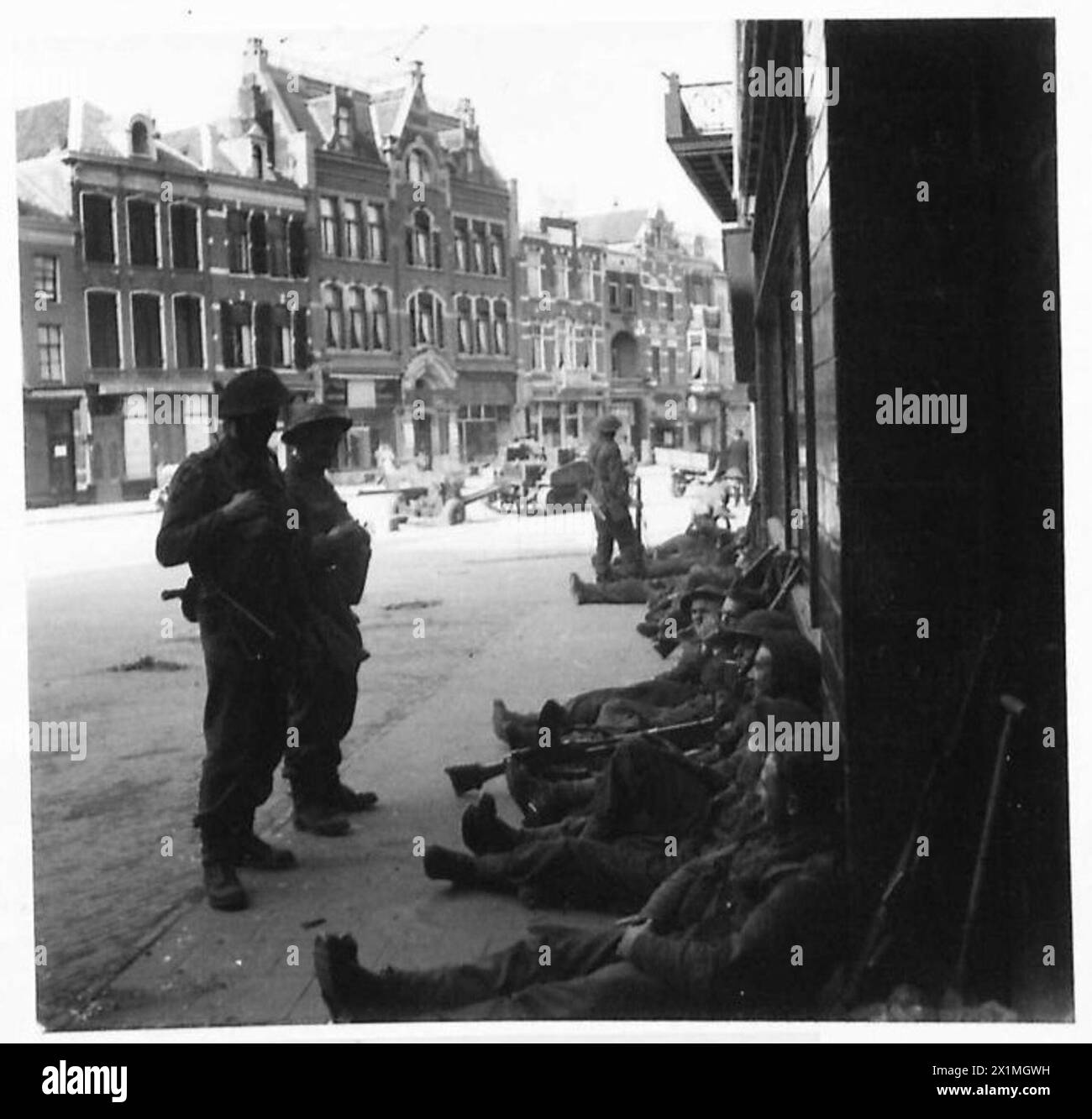 Soldiers squad in tactical Black and White Stock Photos & Images - Alamy