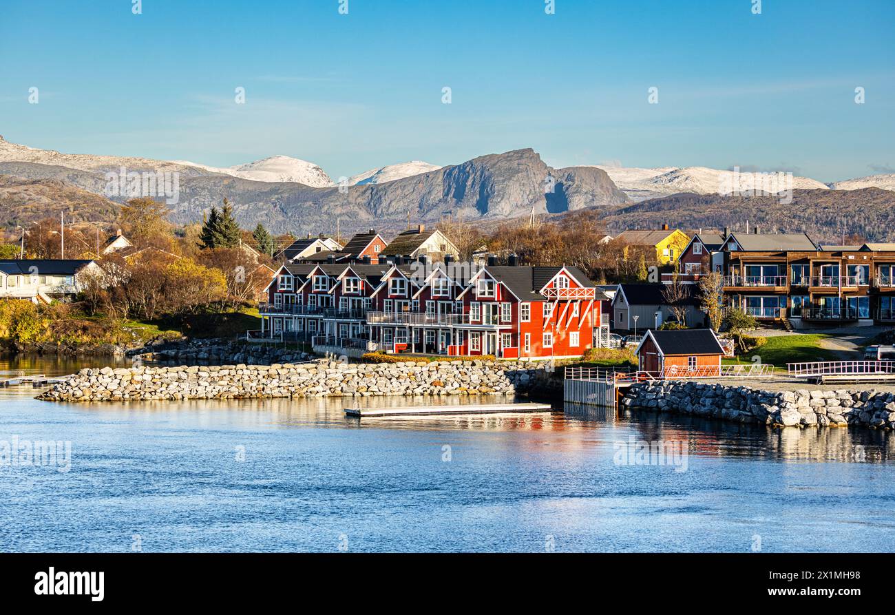 Blick auf die Gemeinde Bronnoysund an der norwegischen Küste. (Bronnoysund, Norwegen, 19.10.2023) Stock Photo