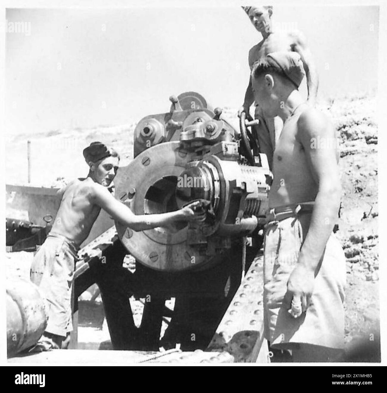 INVASION OF SICILY - Cleaning the breech, British Army Stock Photo - Alamy