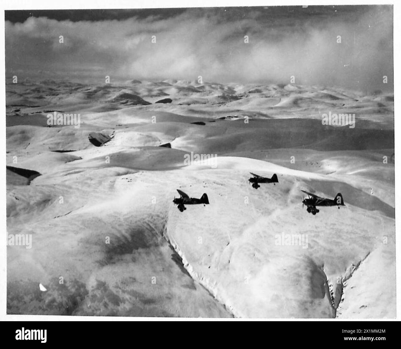 THE POLISH AIR FORCE IN BRITAIN, 1940-1947 - Three Westland Lysander Mark IIIAs of No. 309 Polish Fighter-Reconnaissance Squadron (part of the RAF Army Cooperation Command), based at Dunino, Fife, on a photo reconnaissance training sortie over snow-covered Scottish hills, Polish Air Force, Polish Air Force, 309 "Land of Czerwień" Fighter-Reconnaissance Squadron, Royal Air Force, Station, Calveley Stock Photo