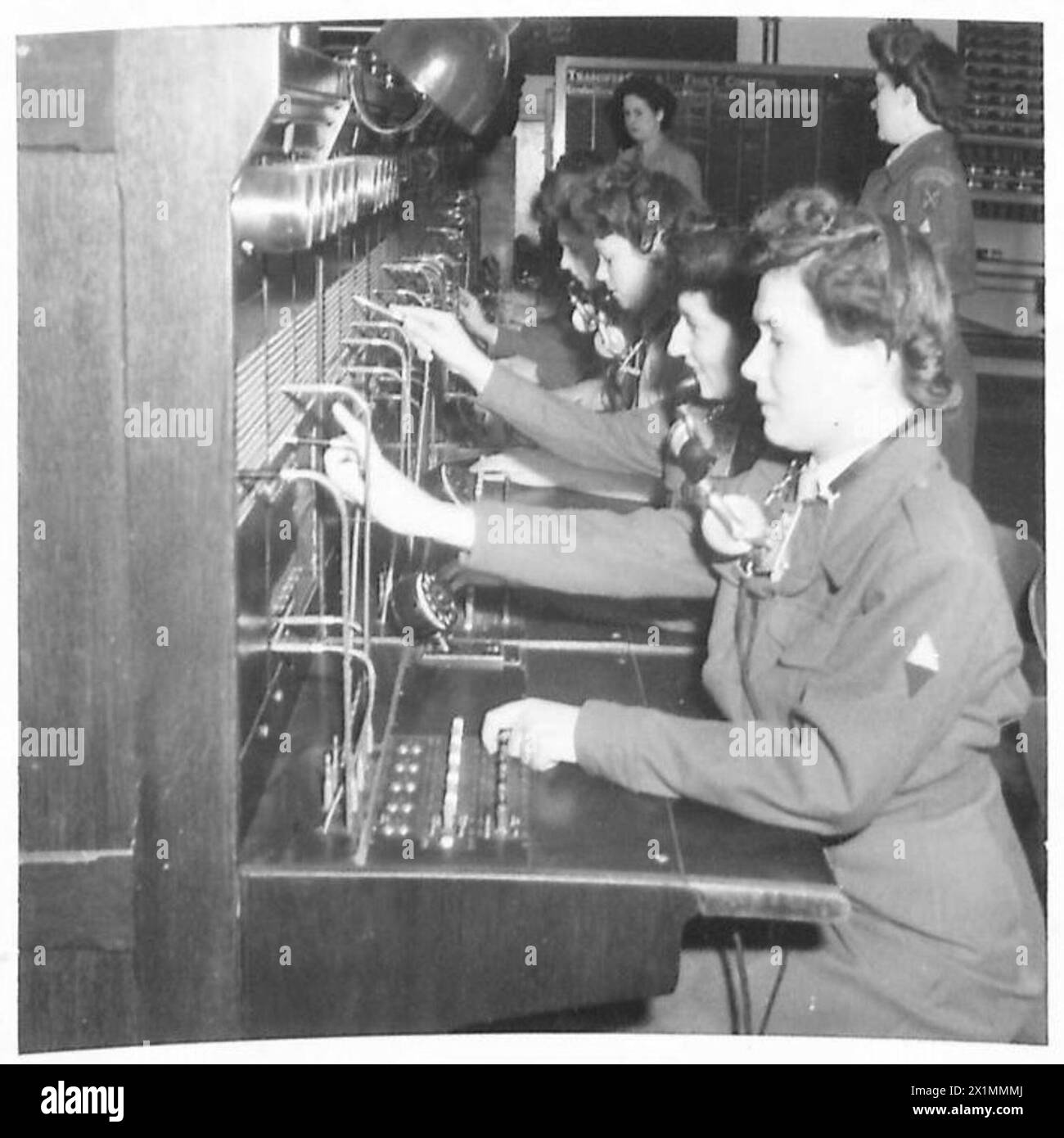 Signal operator world war ii ats hi-res stock photography and images ...