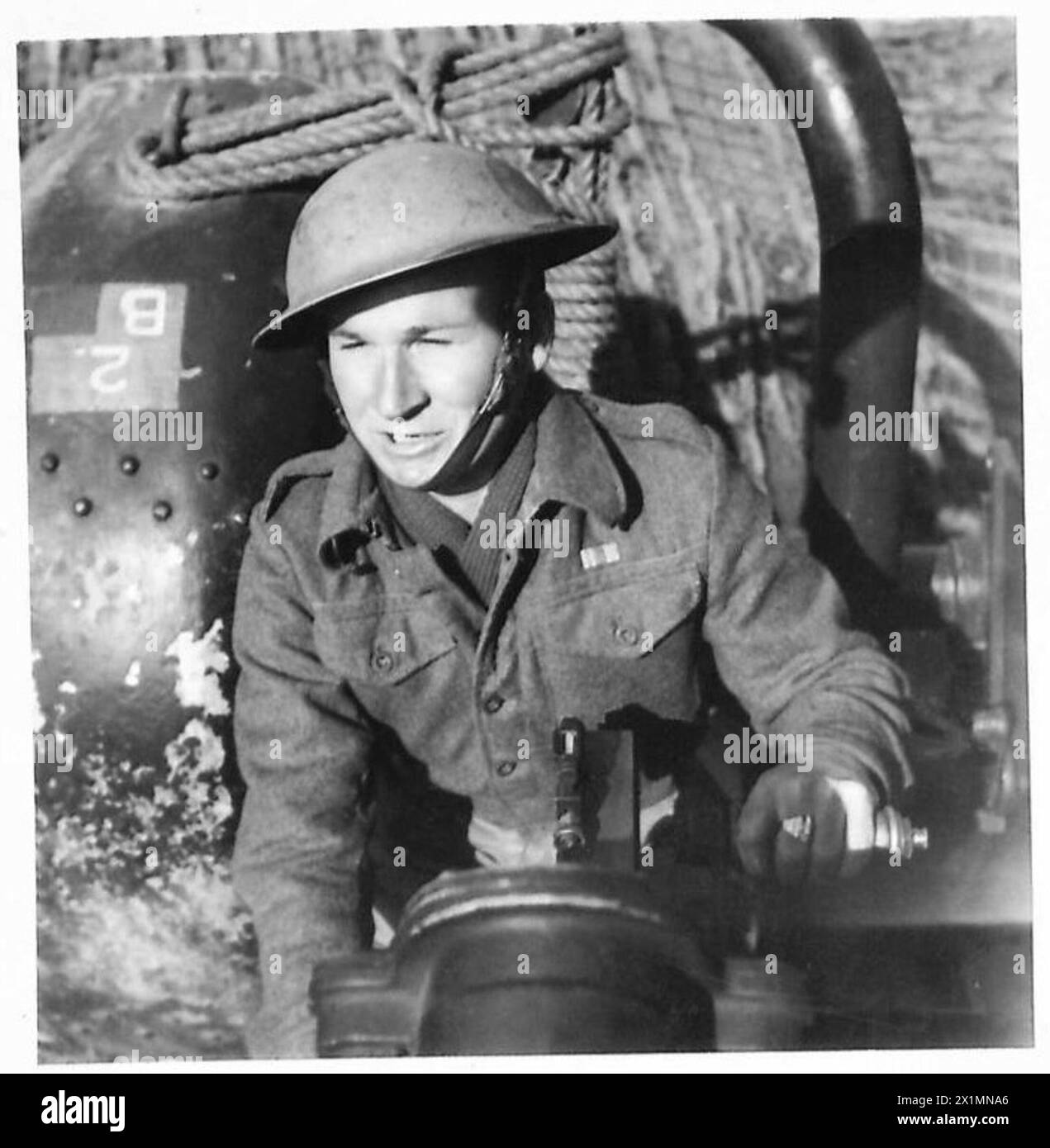 ITALY : ANZIO BRIDGEHEAD - On Q.E.' calls out D.H. Edwards of Raglan, South Wales, British Army Stock Photo