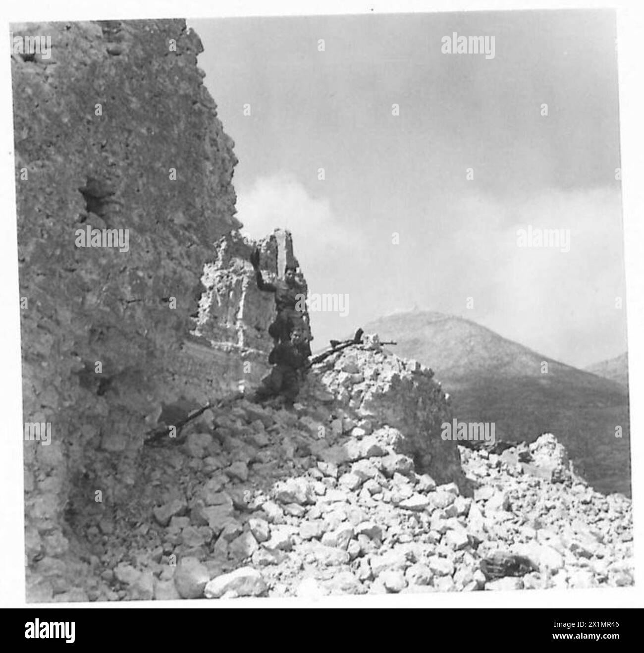 ITALY : THE CAPTURE OF CASSINO - From their positions among the ruins ...