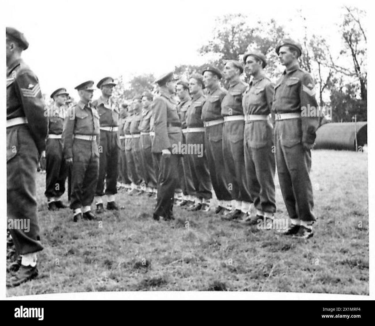 MAJOR GENERAL PRATT ADDRESSING NEWFOUNDLAND TROOPS BEFORE THEIR DEPARTURE FOR HOME - Major General Pratt inspecting the men on parade, British Army Stock Photo