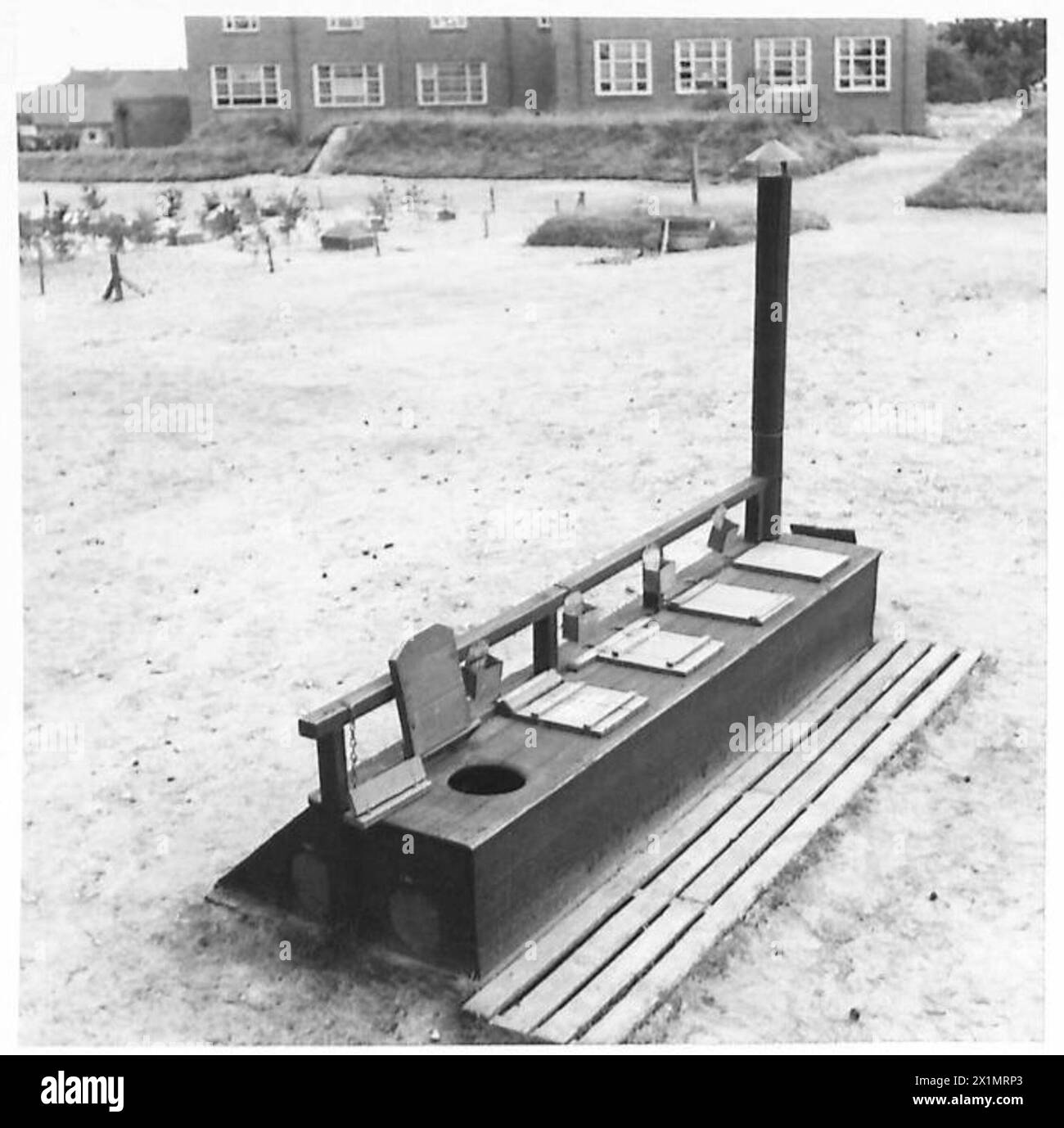 ARMY SCHOOL OF HYGIENE Deep trench latrine , British Army Stock Photo