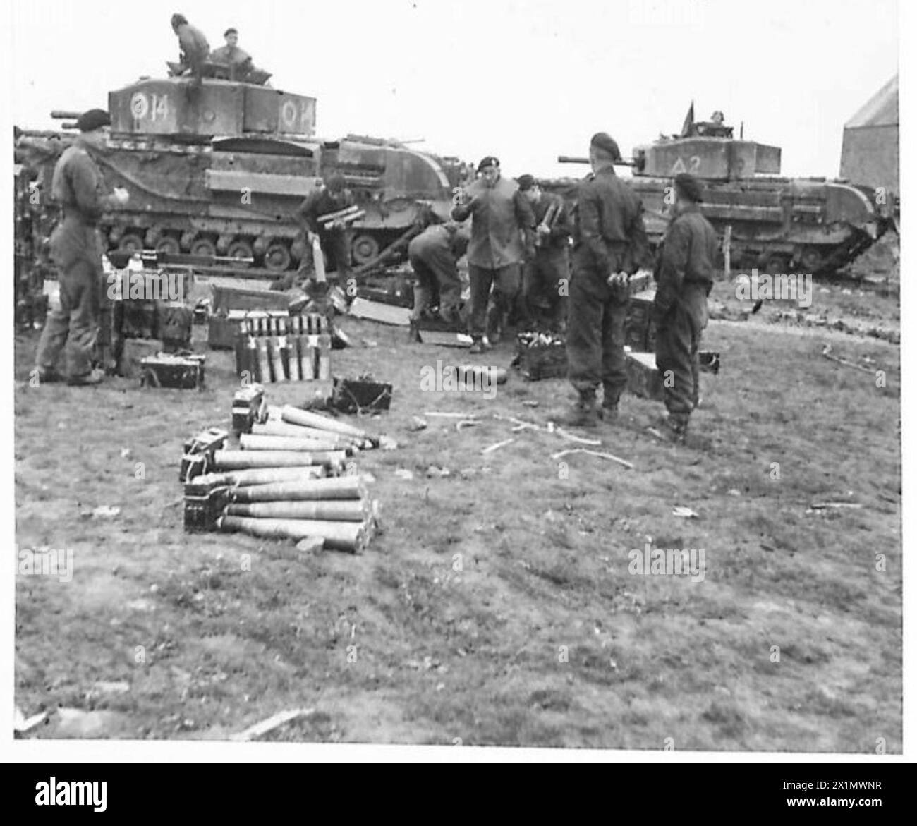 TANK CREWS IN TRAINING - Shells are unpacked for loading into Churchill Tanks, British Army Stock Photo