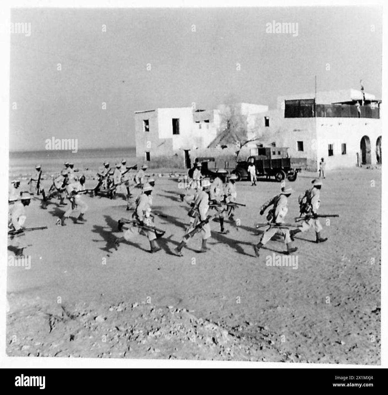 WITH THE EAST AFRICAN FORCES - Patrols of the K.A.R. running out of barracks to 'fall in', British Army Stock Photo