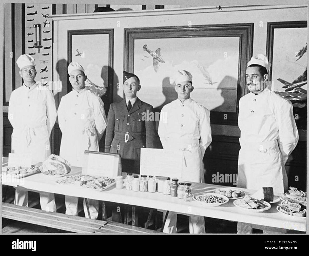 R.A.F. AND W.A.A.F. COOKS STUDY BEST WAY WARTIME COOKING - (6392 ...