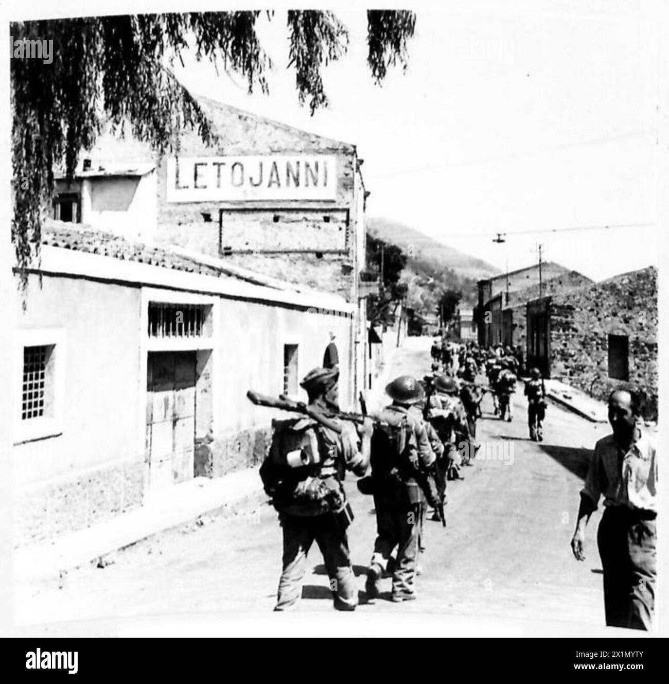 8TH ARMY ADVANCE FROM MT.ETNA AREA TOWARDS MESSINA - Men of 