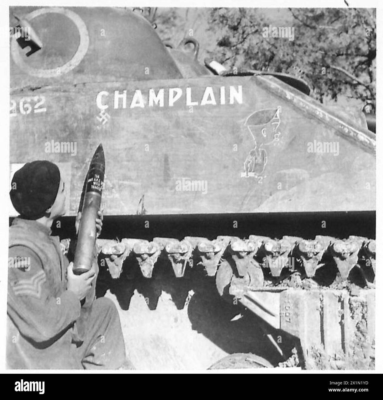 ITALY : EIGHTH ARMYTHE LIFE OF A TANK MAN - Sgt. Charette points out the Swstika denoting the tank's first big 'kill' - a German Mk IV tank. The cartoon of 'Henry' on the tank is the troop's distinguishing sign, British Army Stock Photo