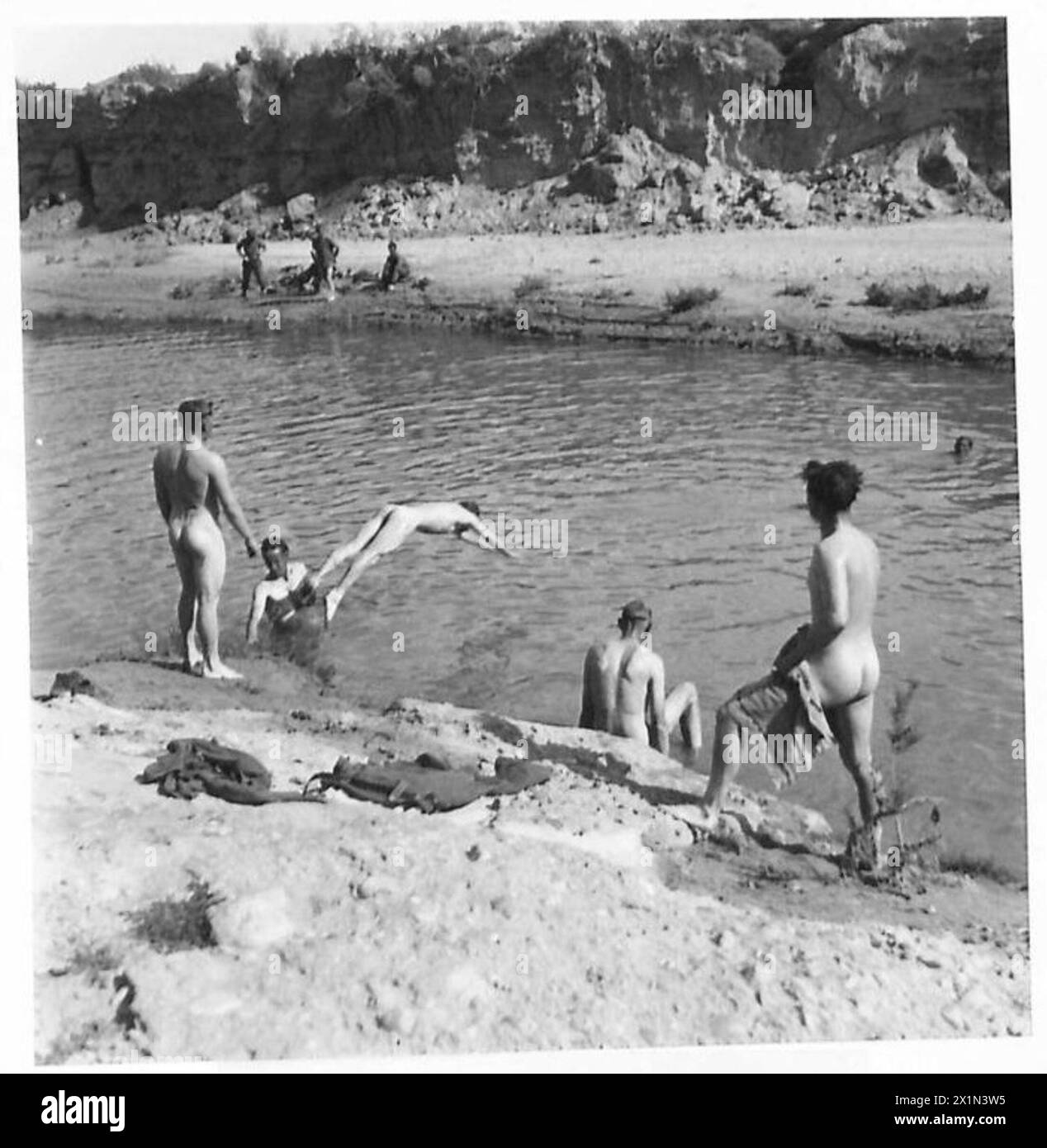 Seaforth Highlanders of the British Eighth Army swim in the flooded Wadi Zessar near the Mareth line, an area where they previously participated in a crossing during battle operations. Stock Photo