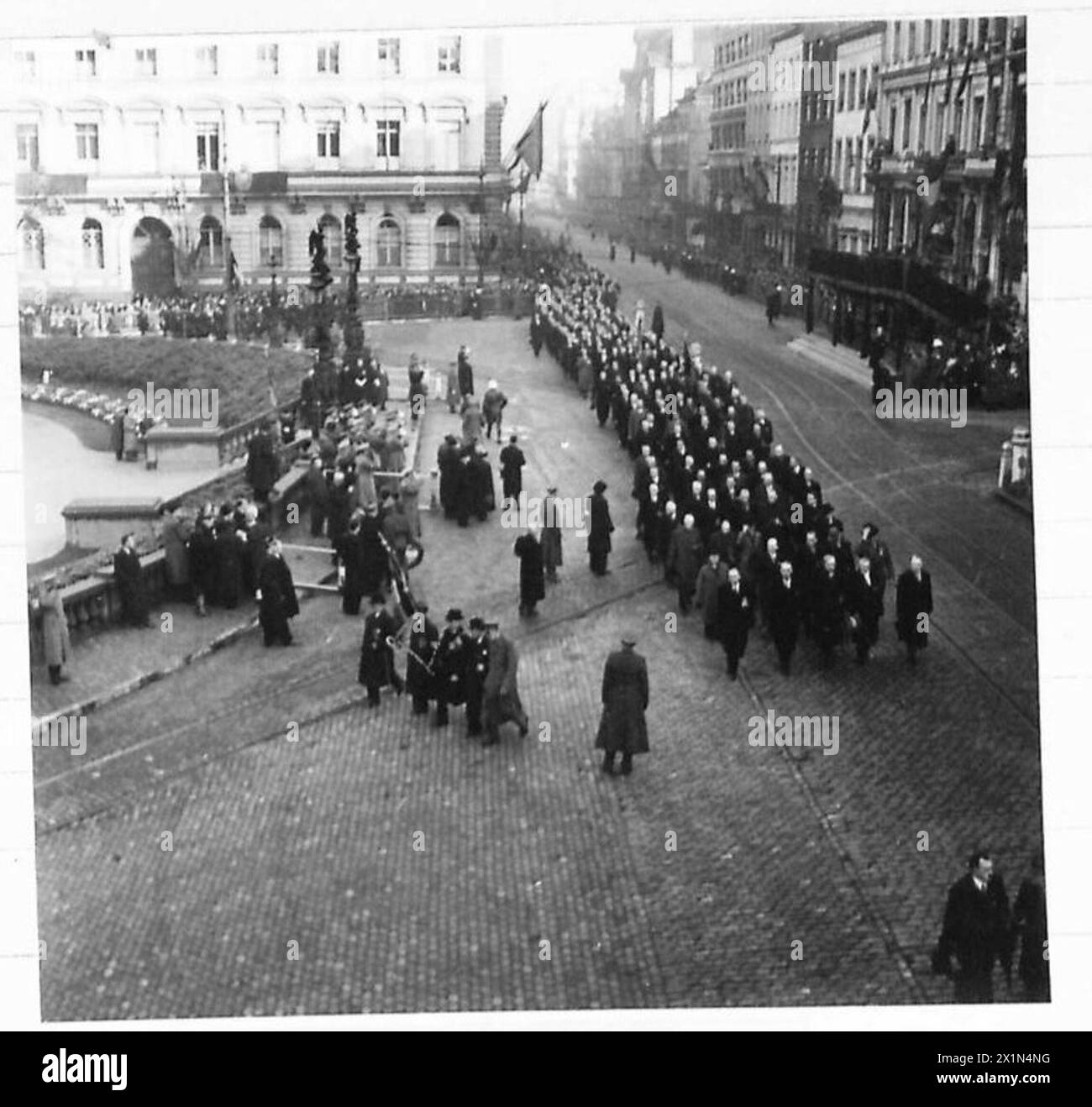 ARMISTICE DAY IN BRUSSELS Old soldiers of the last war march past