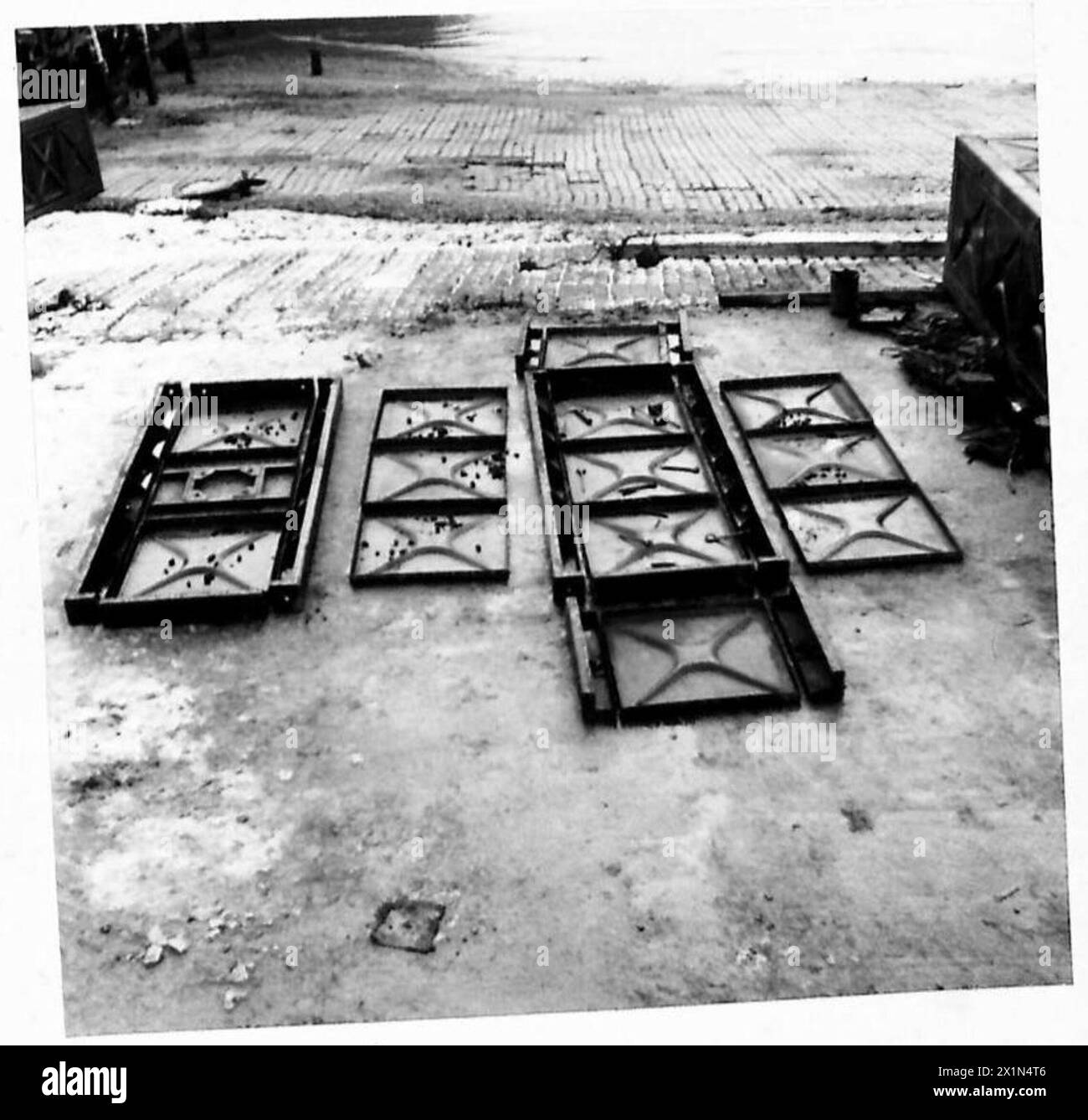 BARGE CONSTRUCTION BY 987 P.A.COY. R.E. [T.N.5] - Full layout of component parts of P.C.Unit, British Army Stock Photo