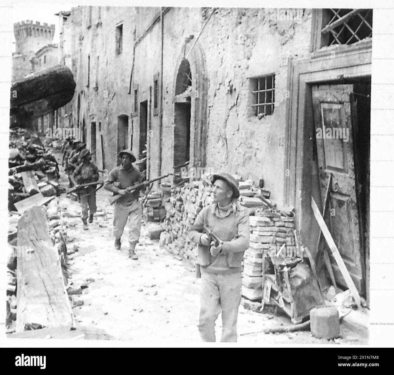 EIGHTH ARMY LANCASHIRE LADS TAKE UMBERTIDE 8th Army patrols