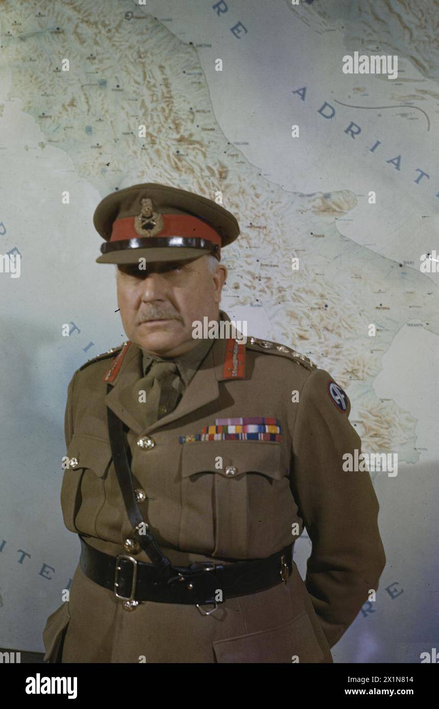 GENERAL SIR HENRY MAITLAND WILSON, THE SUPREME ALLIED COMMANDER, MEDITERRANEAN THEATRE, IN ITALY, 30 APRIL 1944 - General Sir Maitland Wilson, Supreme Allied Commander, Mediterranean Theatre, standing in front of a map of Italy in Caserta, Wilson, Henry Maitland, British Army Stock Photo