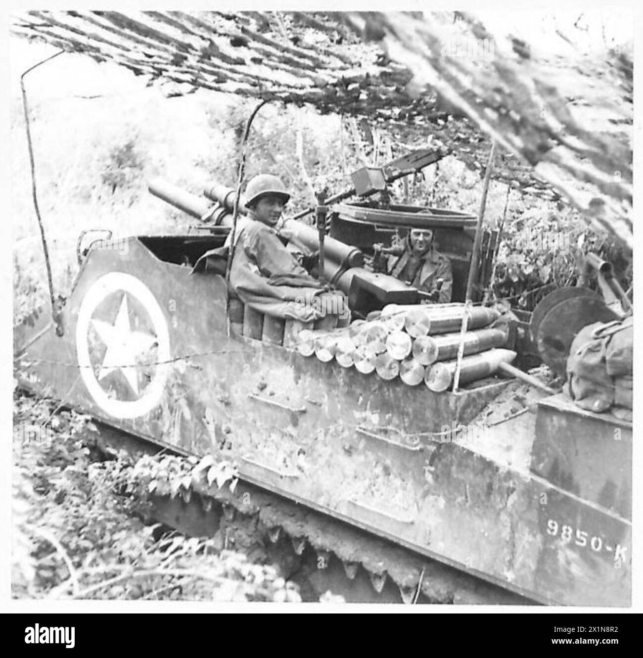 An American self-propelled gun provides support to the British Fifth Army during the Battle for Mount Camino in Italy. Stock Photo