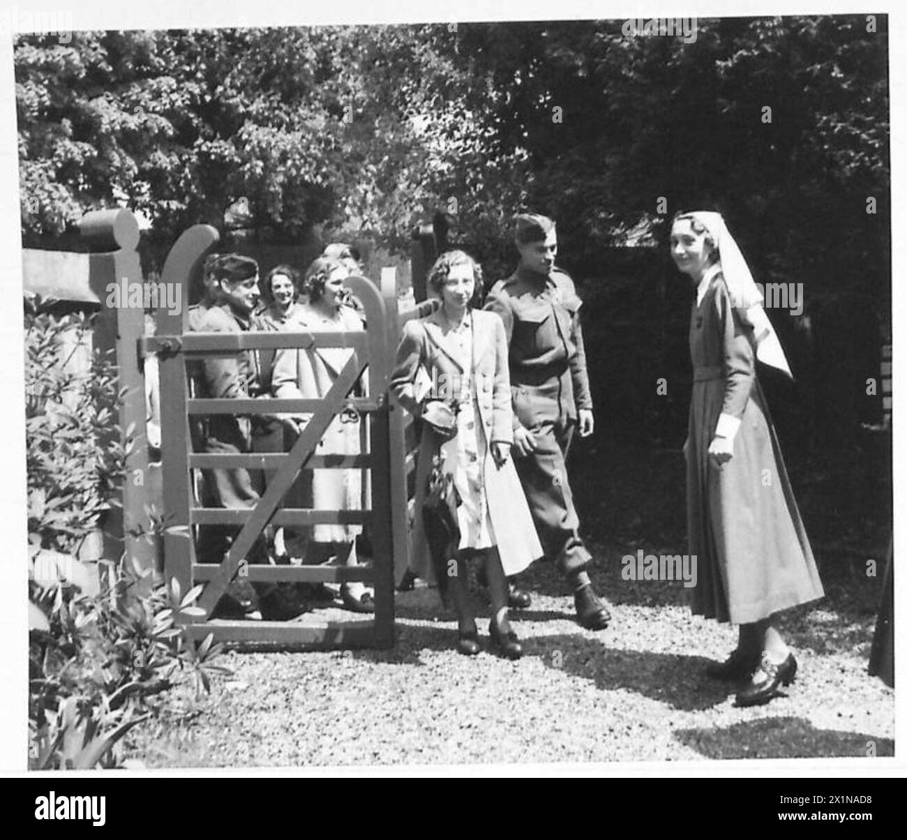 British soldiers walk military Black and White Stock Photos & Images ...