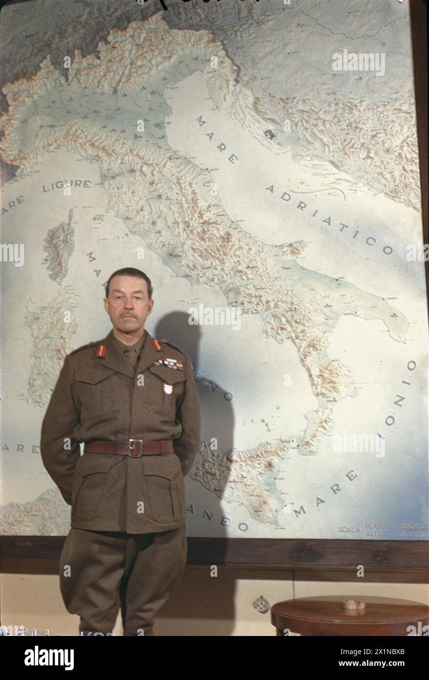 THE SECOND WORLD WAR: PERSONALITIES - Field Marshal Sir Harold Alexander, the Supreme Allied Commander of the Mediterranean Forces, standing in front of a map of Italy at his Headquarters in the Royal Palace, Caserta, Italy, Alexander, Harold Rupert Leofric George Stock Photo