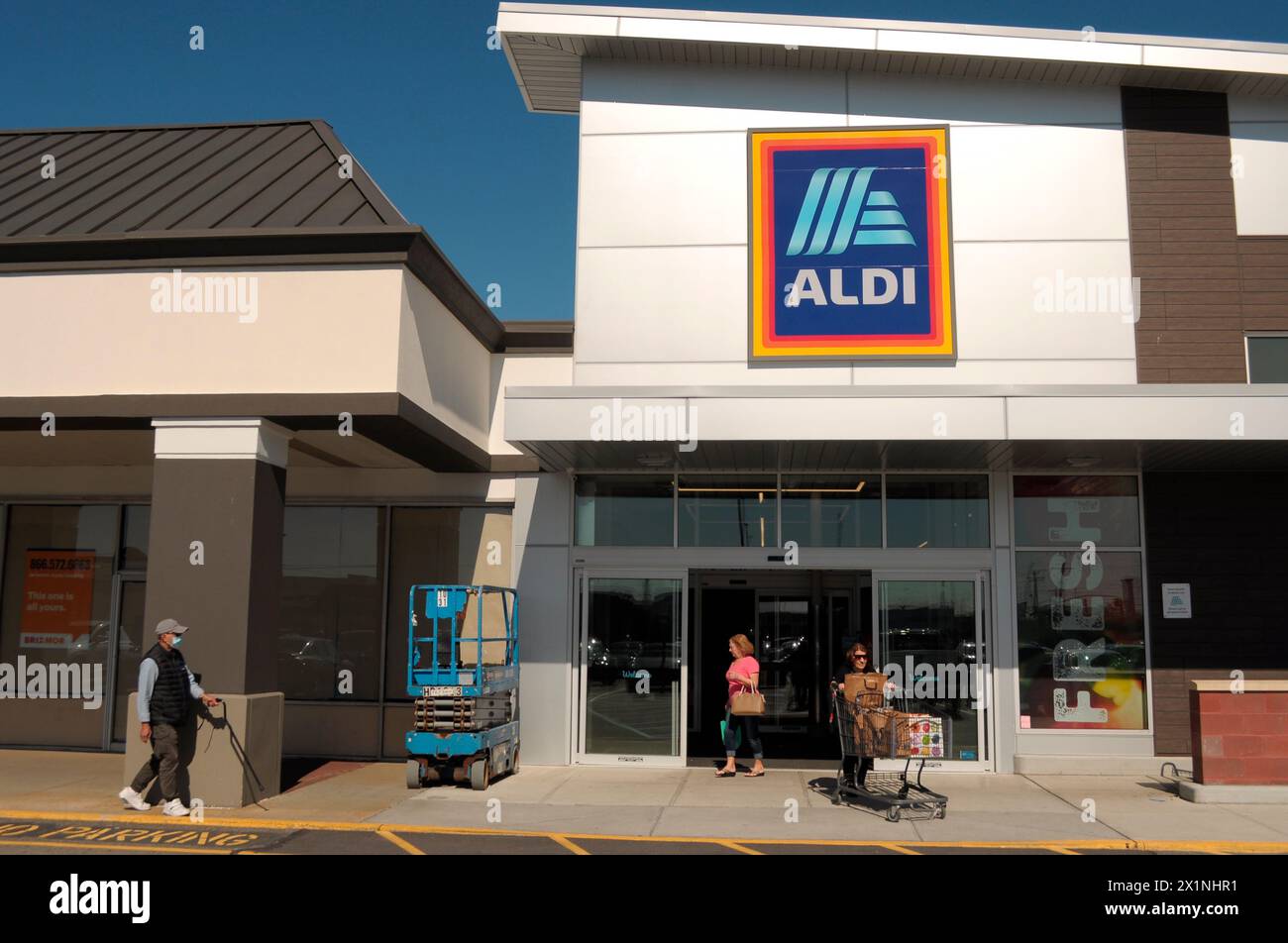 Neighborhood aldi hires stock photography and images Alamy
