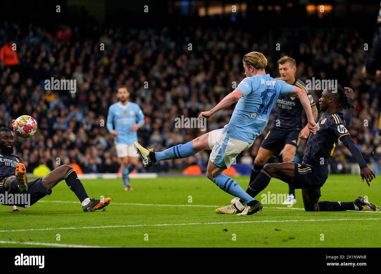 manchester-city-s-kevin-de-bruyne-scoring-his-sides-first-goal-to-level