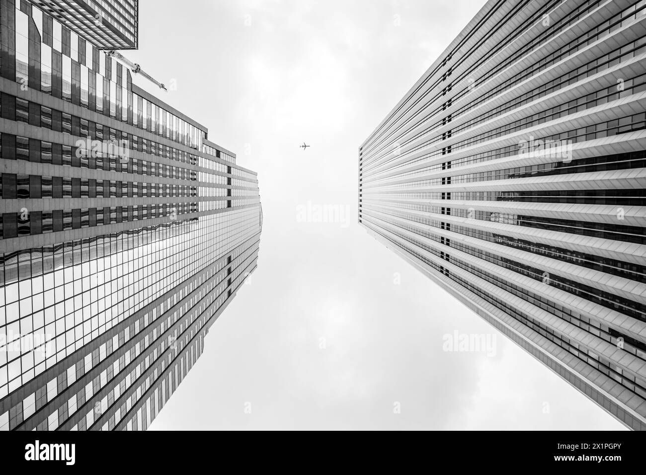 Black and white photograph of a tall city skyscraper Stock Photo - Alamy