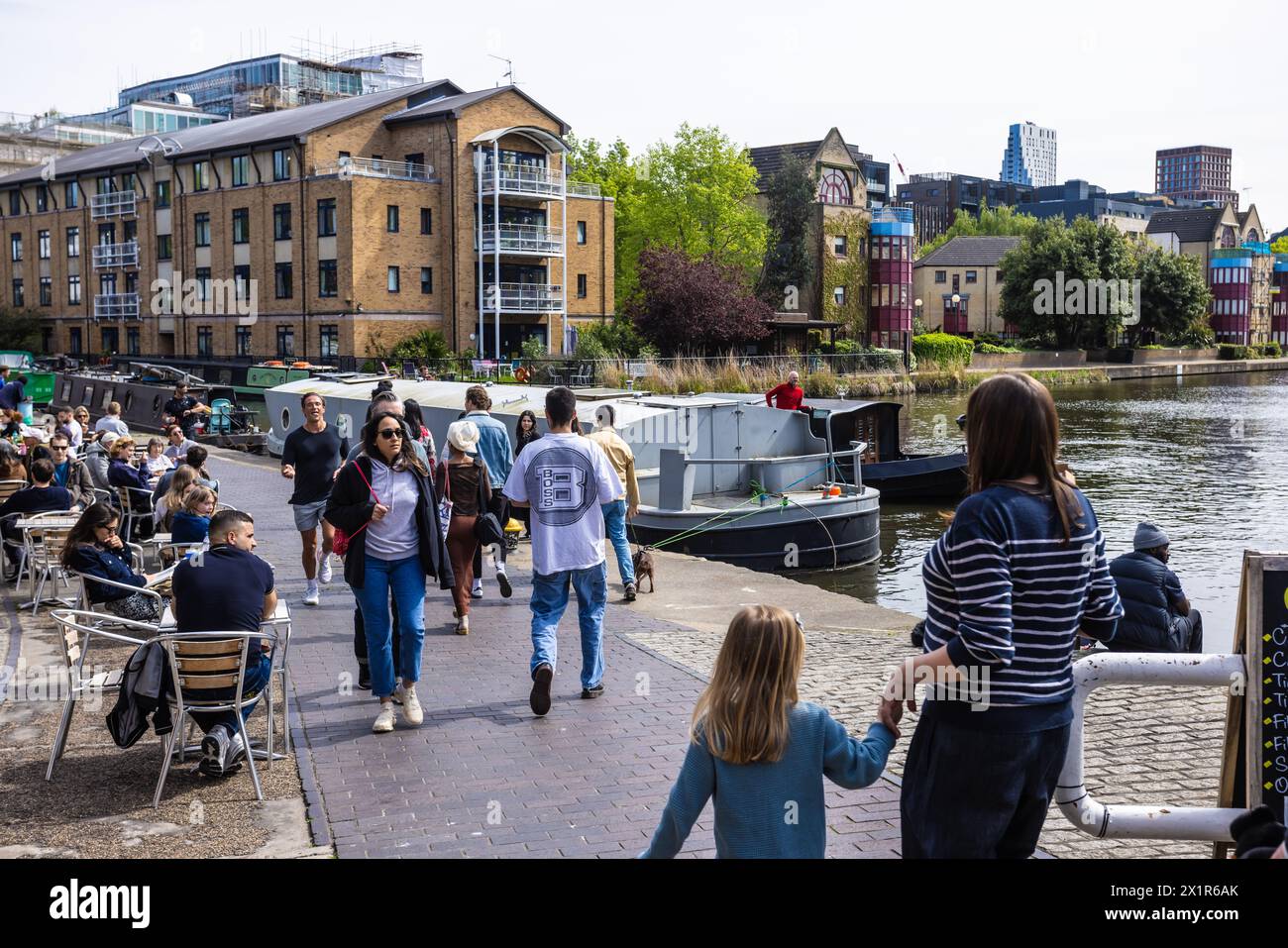 London City Road Lock on the Regent's Canal Stock Photo - Alamy