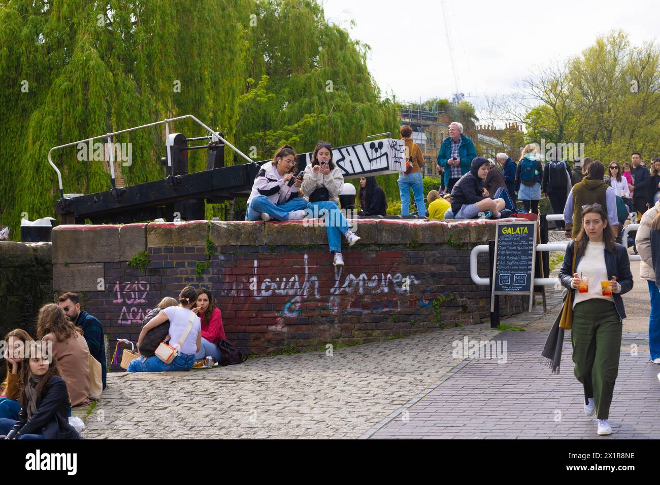 London City Road Lock on the Regent's Canal Stock Photo - Alamy